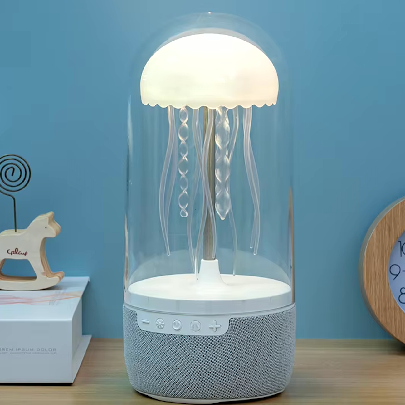 Rotující LED lampa s integrovaným reproduktorem 